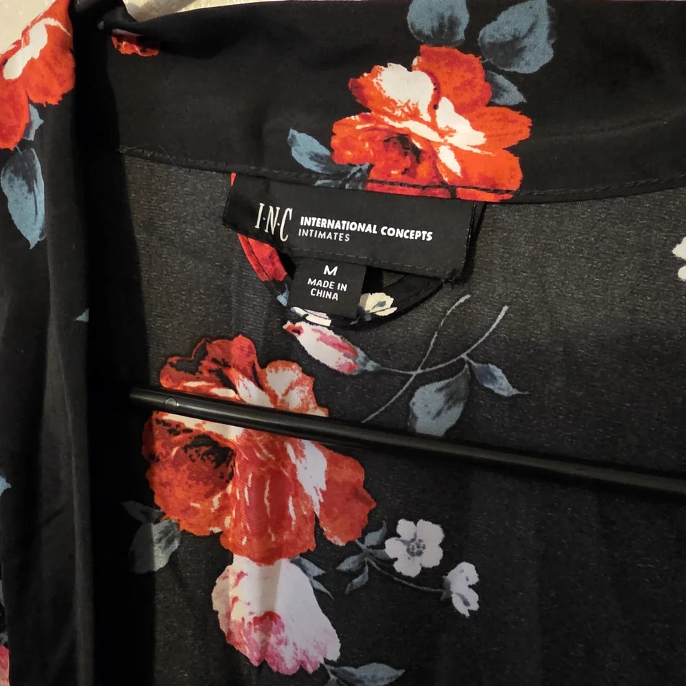 BEAUTIFUL FLORAL SILK ROBE WITH RUFFLE SLEEVES - Picture 2 of 5